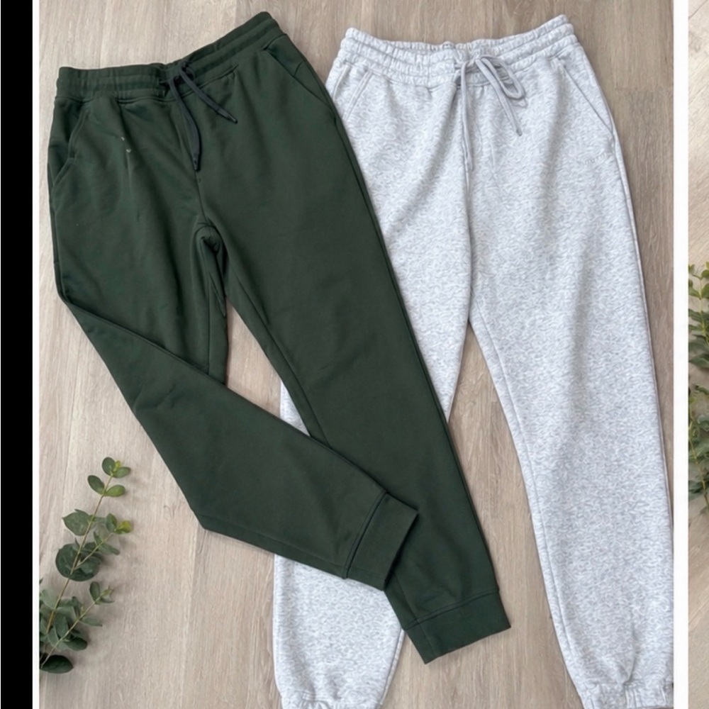 lululemon athletica Men's Cargo Joggers in Dark Green & Light Gray HOLLISTER L
